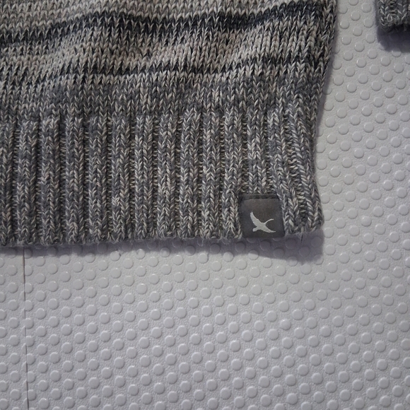 Womens Gray Striped Sweater - Picture 4 of 9